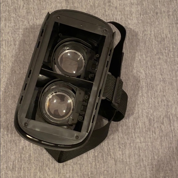 VR headset - Picture 2 of 3